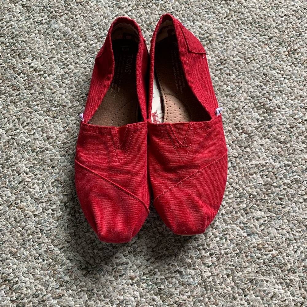 Red slip on toms